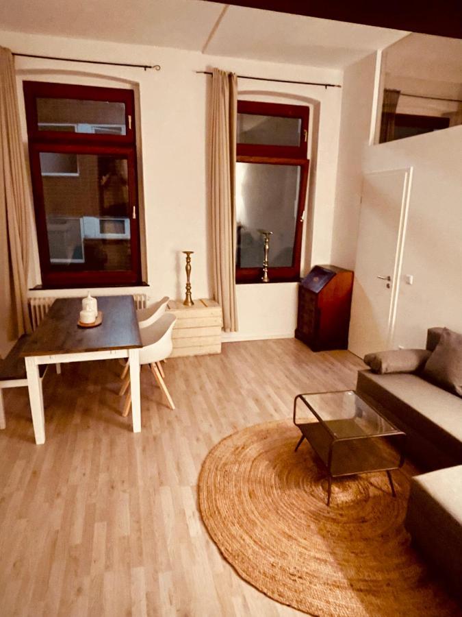 Retro Appartement Im Herzen Von Koeln Deutz Exterior photo